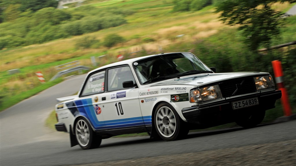 Kurt Mejer i Skærup Skov, mens bilen endnu var funktionsdygtig under lørdagens Munkebjerg Hillclimb Sprint.
(Foto: rallypics.dk – Viggo Johansen)